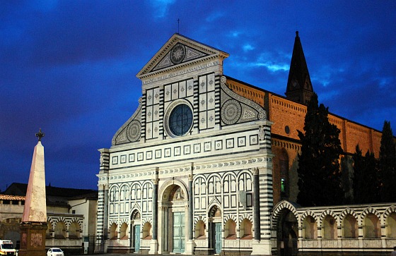 Florence Santa Maria Novella at night (www.free-city-guides.com)