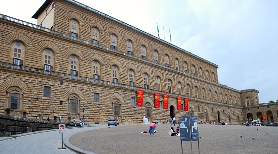 Florence Palazzo Pitti Exterior (www.free-city-guides.com)