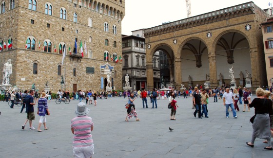 Florence Piazza della Signoria loggia dei Lanzi (www.free-city-guides.com)