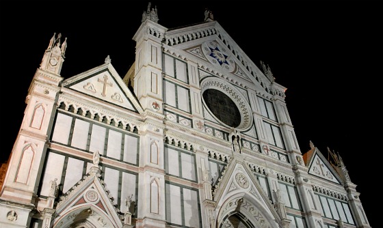 Florence Santa Croce front at night (www.free-city-guides.com)