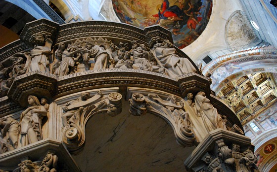 Pisa Duomo interior pulpit (www.free-city-guides.com)