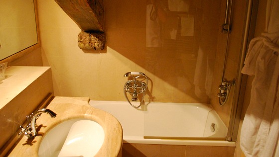 Pisa Hotel Relais dell'Orologio Bathroom (www.free-city-guides.com) Pisa Hotel Relais dell'Orologio Bathroom (www.free-city-guides.com)