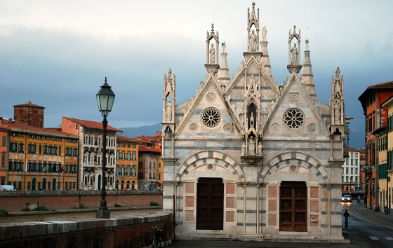 Pisa Santa Maria Della Spina front (www.free-city-guides.com)