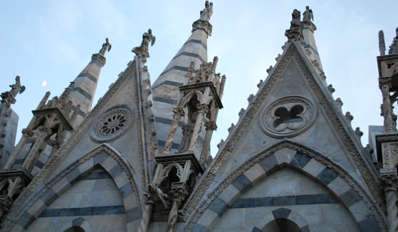 Pisa Santa Maria della Spina roof (www.free-city-guides.com)