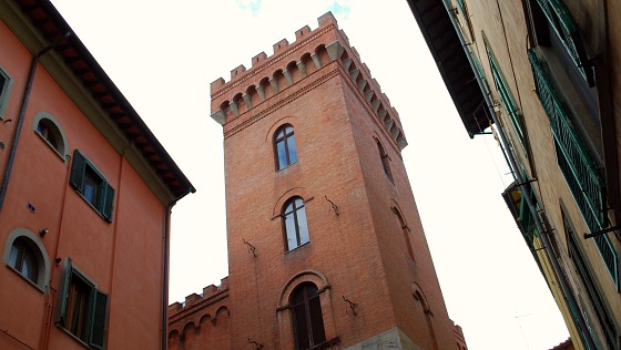 Pisa market tower (www.free-city-guides.com)