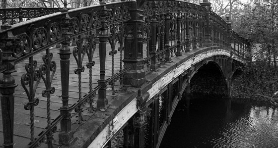 Amsterdam Vondelpark Bridge (www.free-city-guides.com)