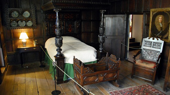 Kenilworth Caste bedroom (www.free-city-guides.com)