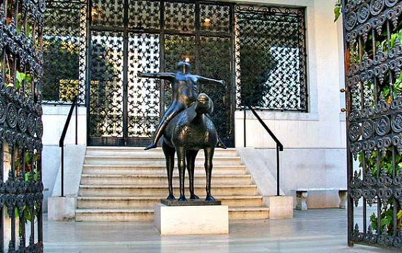 Venice Guggenheim Statue Venice Guggenheim Statue