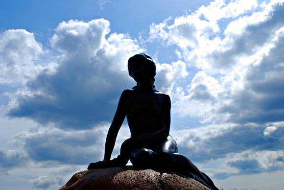 Copenhagen Little Mermaid silhouette (www.free-city-guides.com)