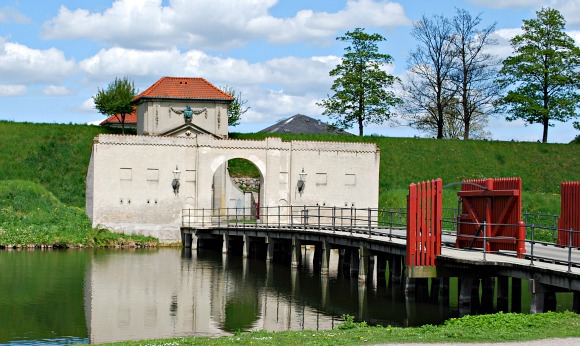 Copenhagen Kastellet bridge (www.free-city-guides.com)