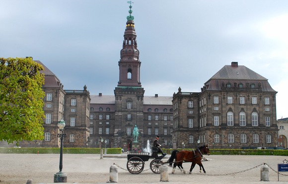 Copenhagen Slotsholmen wide (www.free-city-guides.com)