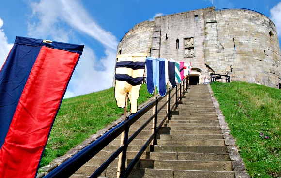 York Cliffords Tower flags (www.free-city-guides.com)