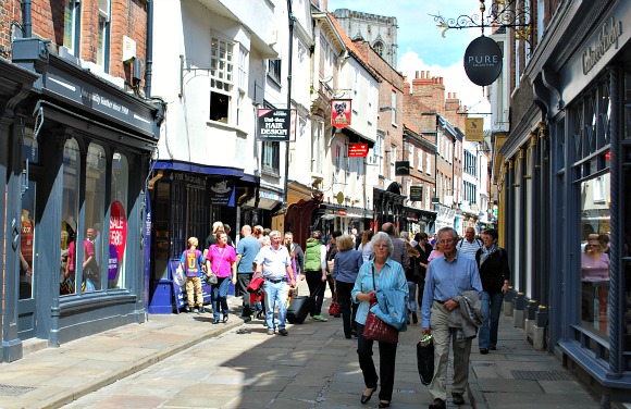York Stonegate Shopping Street (www.free-city-guides.com) York Stonegate Shopping Street (www.free-city-guides.com)