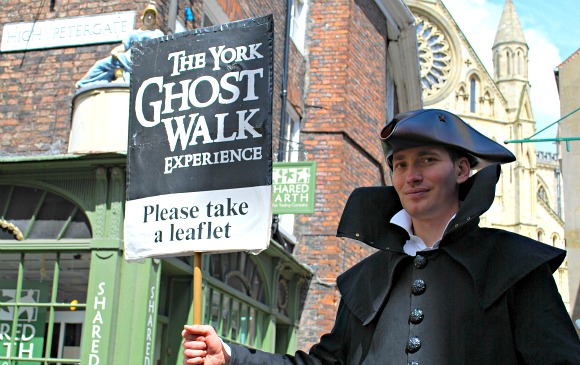 York Walking Tour Man (www.free-city-guides.com)