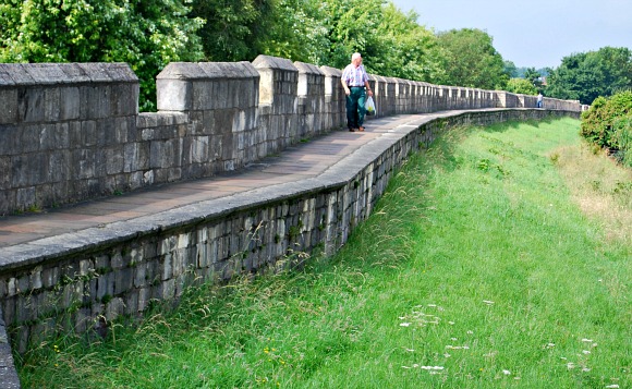 York Walls distance (www.free-city-guides.com)