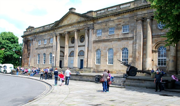 York Castle Museum exterior (www.free-city-guides.com)