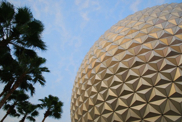 Orlando Epcot Globe (www.free-city-guides.com)