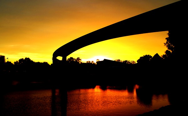 Orlando Epcot Sunset (www.free-city-guides.com)
