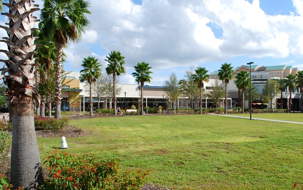 Orlando Florida Mall external (www.free-city-guides.com)