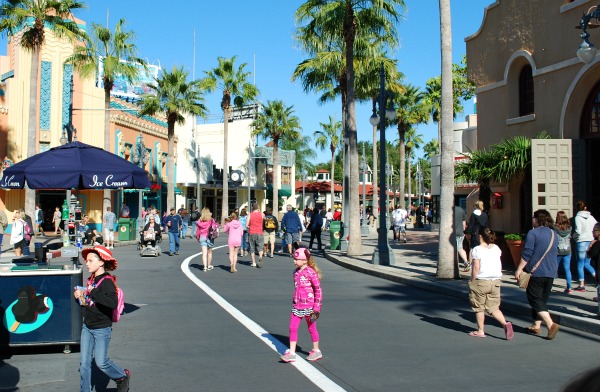 Orlando Hollywood Studios Street (www.free-city-guides.com)