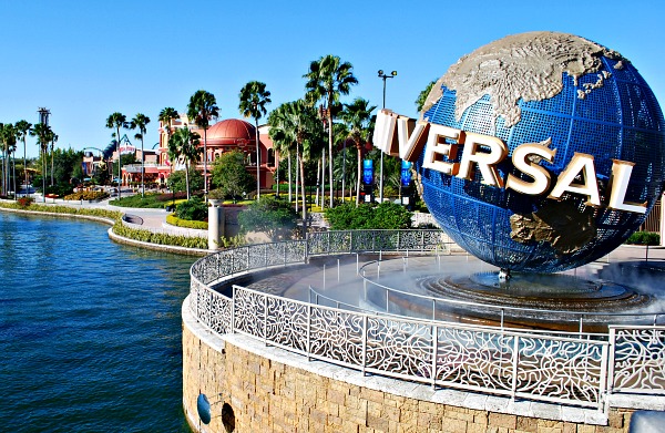 Orlando Universal Globe (www.free-city-guides.com)