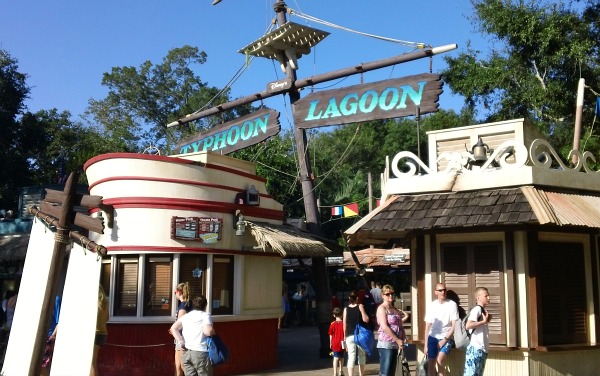 Orlando Typhoon Lagoon Entrance (www.free-city-guides.com)