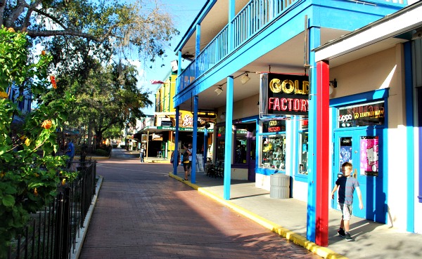 Orlando Old Town Walkway (www.free-city-guides.com)
