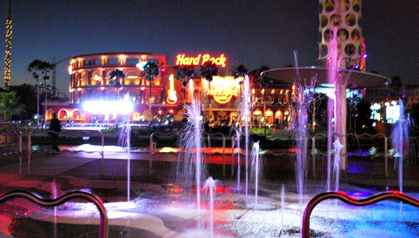 Orlando Universal CityWalk fountains (www.free-city-guides.com)