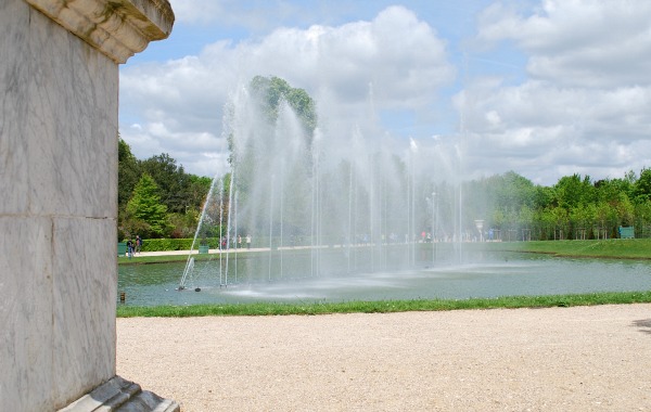 Paris Versailles Water Feature (www.free-city-guides.com)