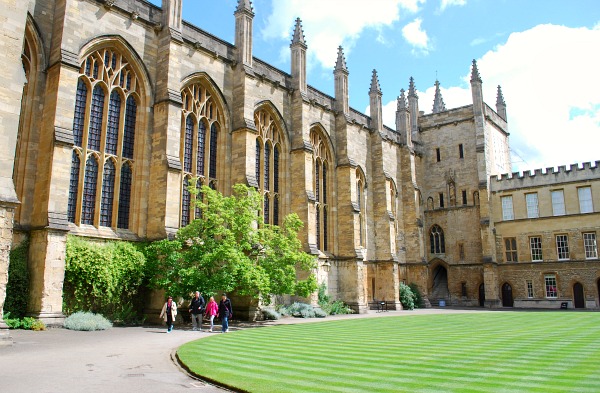 Oxford New College Quadrangle (www.free-city-guides.com)