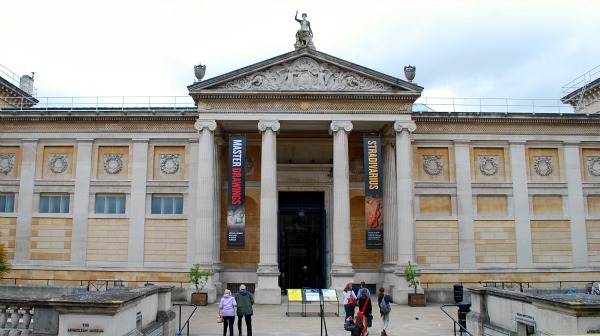 Oxford Ashmolean external (www.free-city-guides.com)