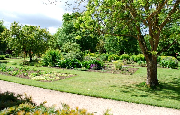 Oxford Botanical Gardens Borders (www.free-city-guides.com)