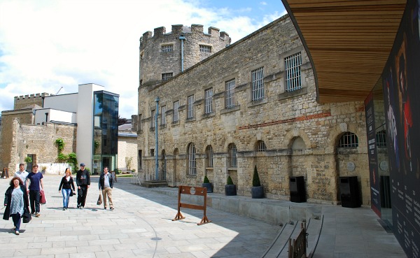 Oxford Castle Unlocked Courtyard (www.free-city-guides.com)