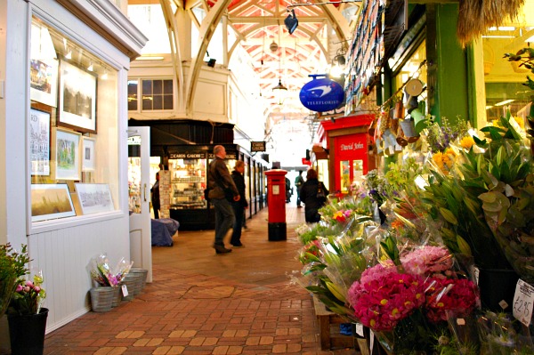 Oxford Covered Market flowers (www.free-city-guides.com)