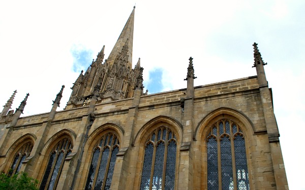 Oxford University Church of St Mary daytime (www.free-city-guides.com)