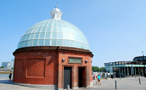 London Greenwich Tunnel Entrance (www.free-city-guides.com)