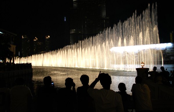 Dubai Fountain Crowd