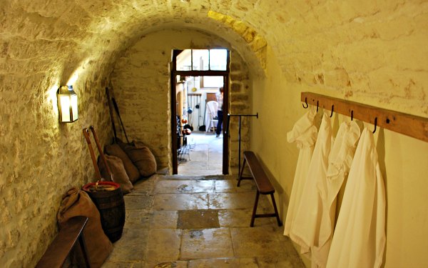 Bath No1 Royal Crescent kitchen corridor