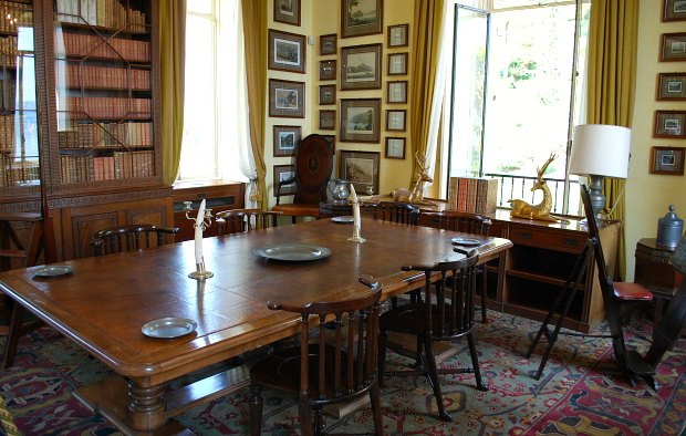 Como Villa del Balbianello dining room