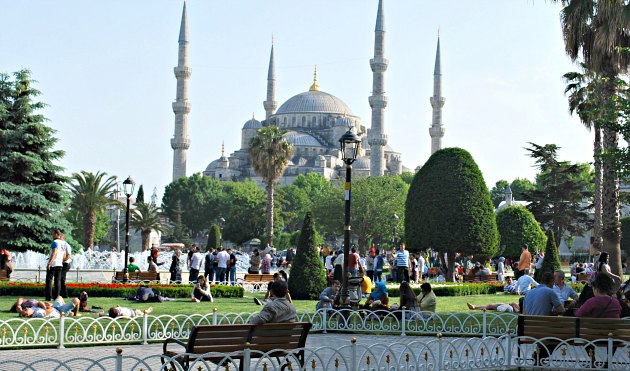 Istanbul Sultanahmet Square benches