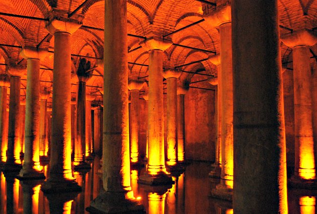 Istanbul Basilica Cistern lights