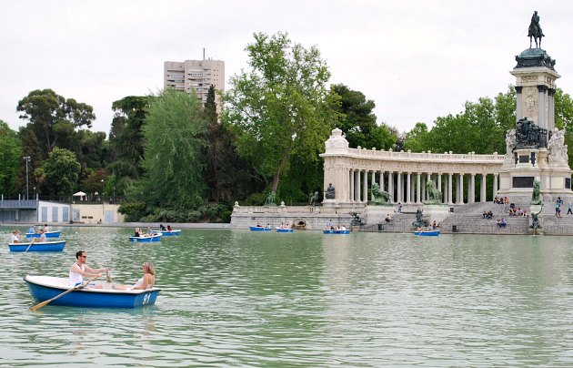 Madrid Retiro Park Lake