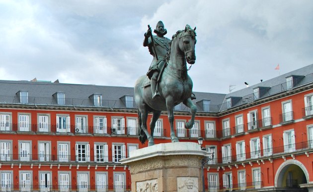 Madrid Plaza Mayor Statue