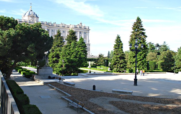 Madrid Jardin de Sabatini Plaza