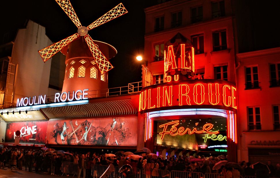 Paris Moulin Rouge Exterior New